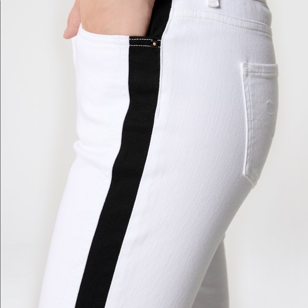 ROCK & REPUBLIC White w/ Black Striped Denim Jeans